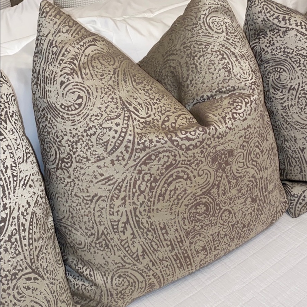 NWOT- SET OF 3  JONATHAN LOUIS METALLIC PILLOW COVERS